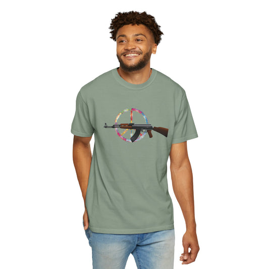 Unisex-T-Shirt mit GUNS AND FLOWERS-Aufdruck