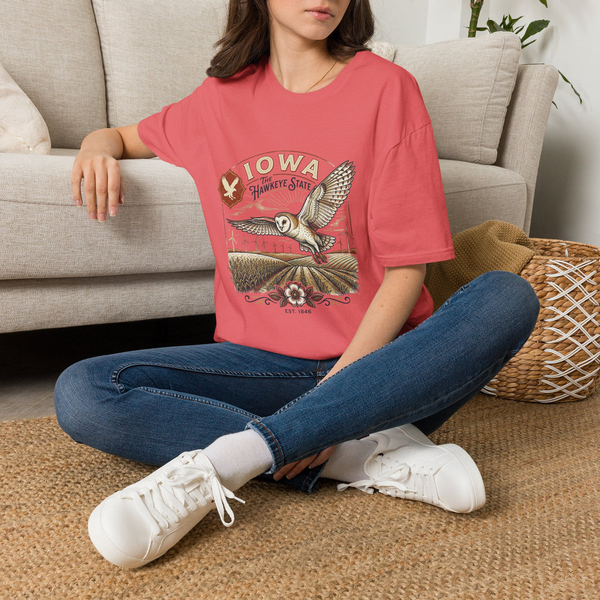 Iowa Owl Hawkeye State Vintage Graphic Tee - Travel Tourist Graphic Design Unisex 100 Cotton Gildan T-Shirt