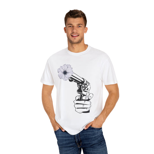 Unisex-T-Shirt mit GUNS AND FLOWERS-Aufdruck