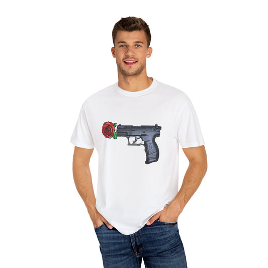 Unisex-T-Shirt mit GUNS AND FLOWERS-Aufdruck